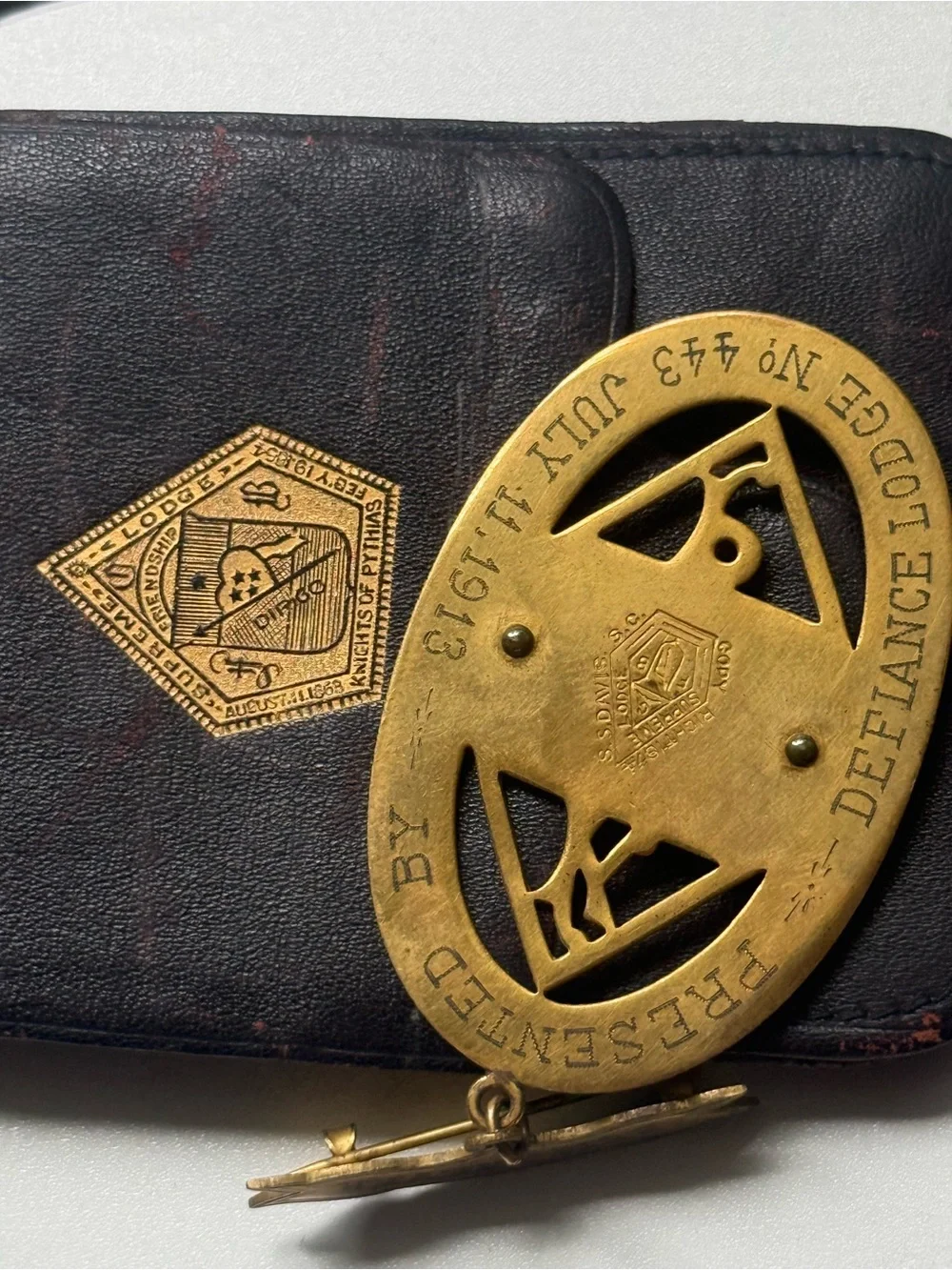 Antique Gold Tone Masonic/Fraternal Medallion with Leather Pouch